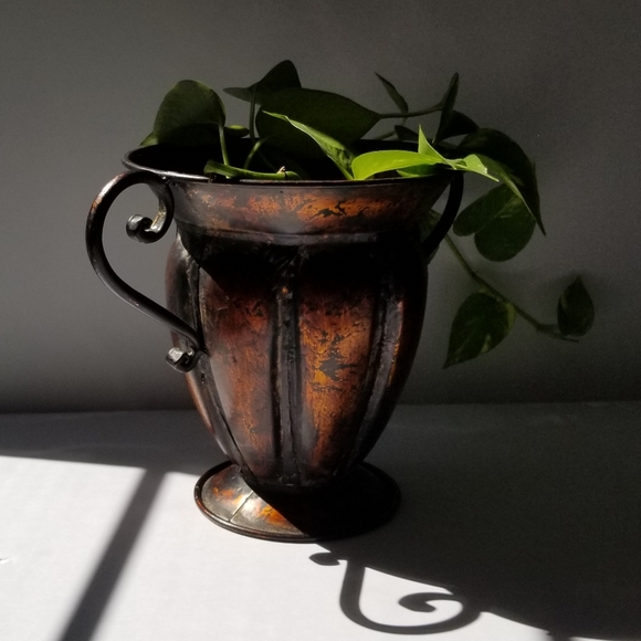 VASE - METAL - GARDEN RIDGE - Picture 2 of 3